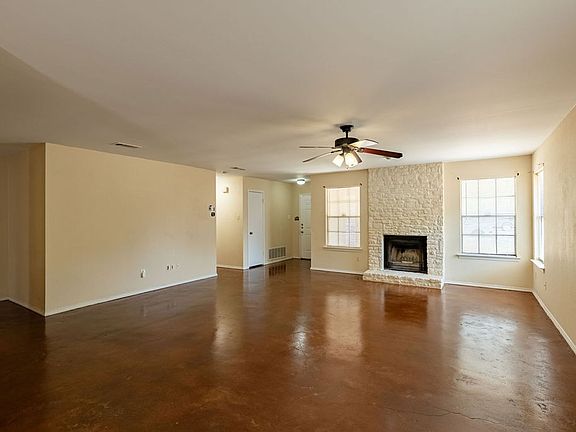 4th image of 2403 Monarch Dr