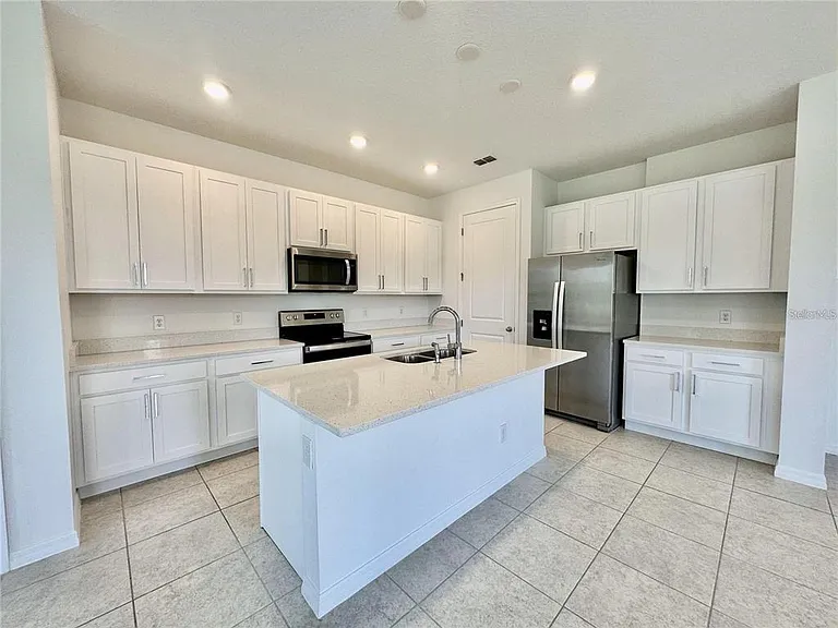 1707 Sanibel Dr — Photo 5