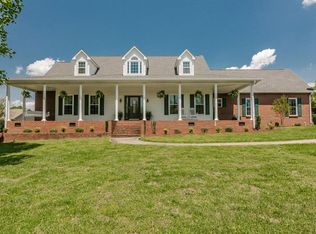 933 Bowling Branch Rd, Cottontown, TN 37048