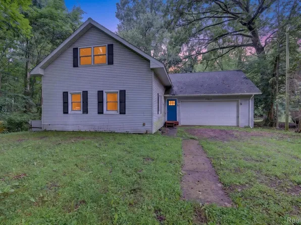33807 Chipper Dr, Colon, MI 49040