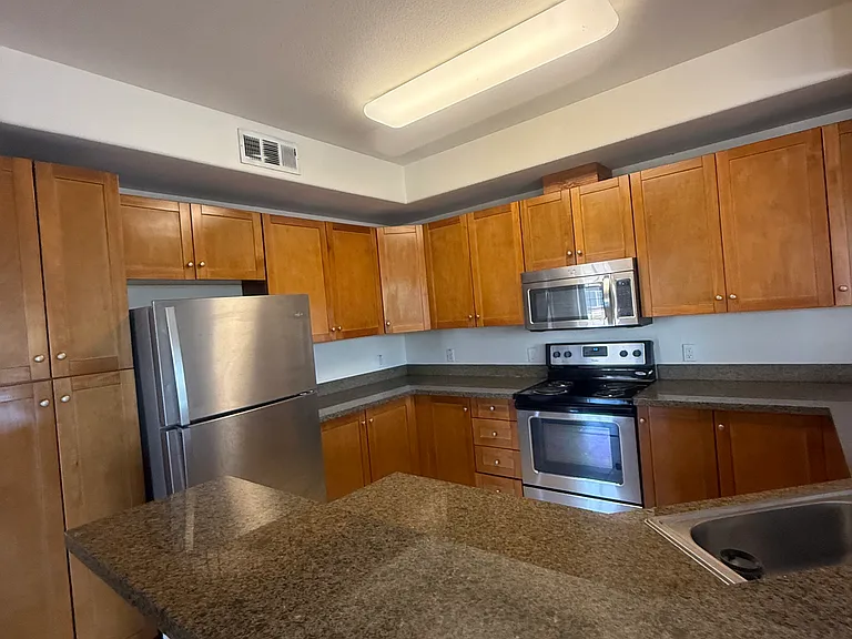 Diamond Creek Condominiums/ Apartments — Photo 23
