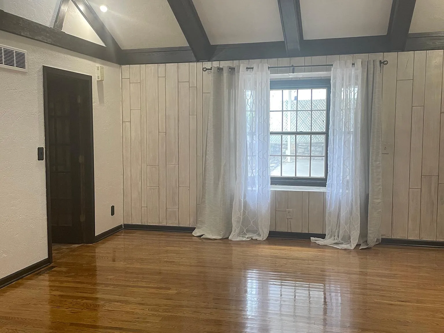 3 bed, 1809 sqft, $2,300 — Photo 4