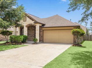 208 Morgan Isle Ln, Dickinson, TX 77539