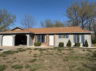 2428 Brookside Dr, Lawrence, KS 66047