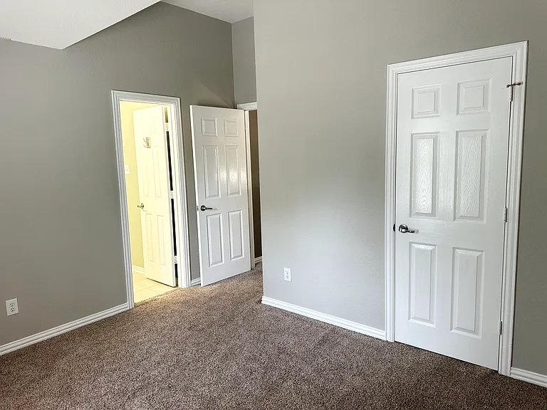 806 Cascades Dr — Photo 35