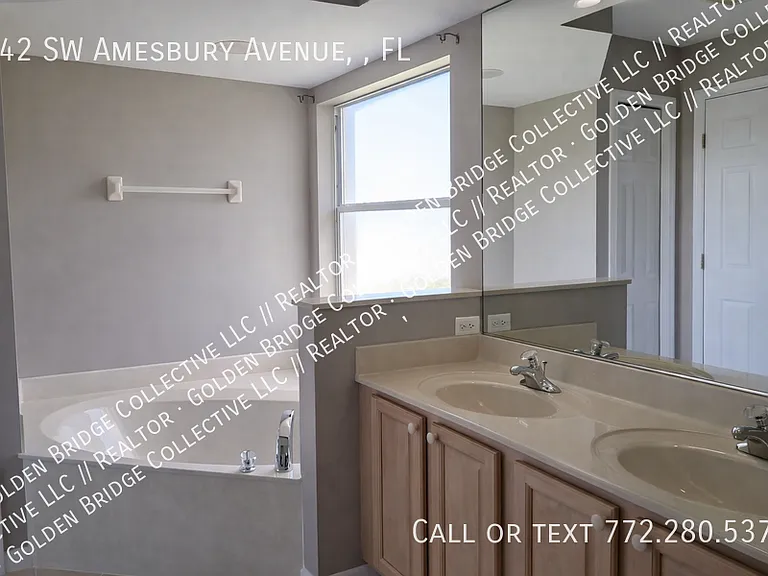 242 SW Amesbury Ave — Photo 6