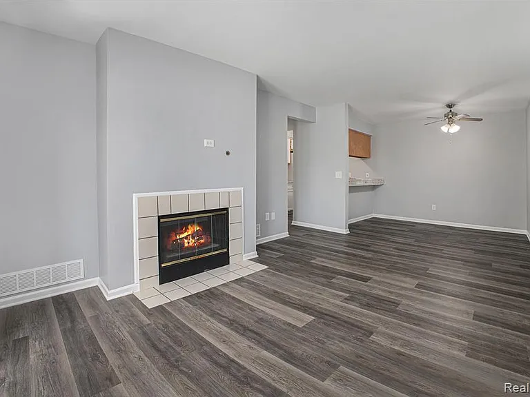 15054 Riverside Dr — Photo 7