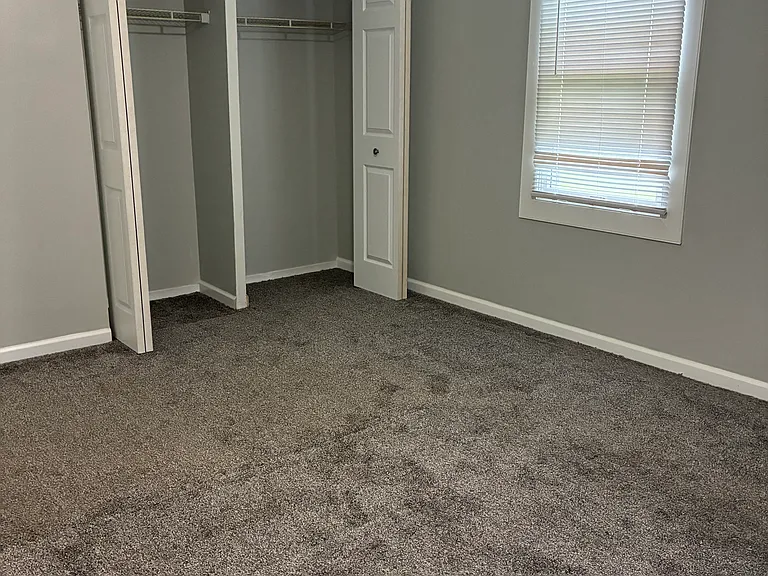 136 Flintstone Dr — Photo 7