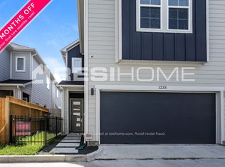 1233 W Tidwell Rd, Houston, TX 77091