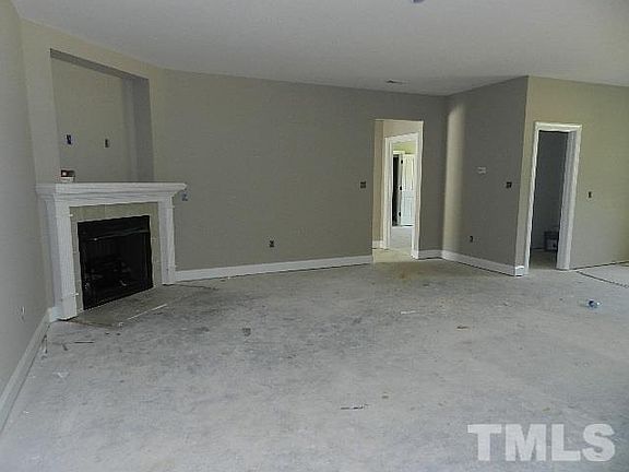 5th image of 165 Kaspurr Dr