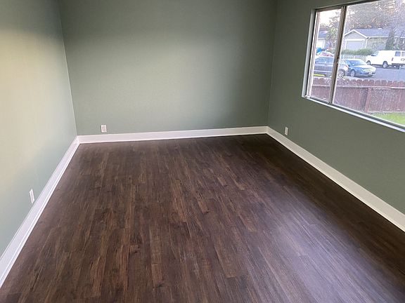4th image of 167 Radcliffe Dr