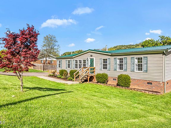 3rd image of 158 Circle Dr