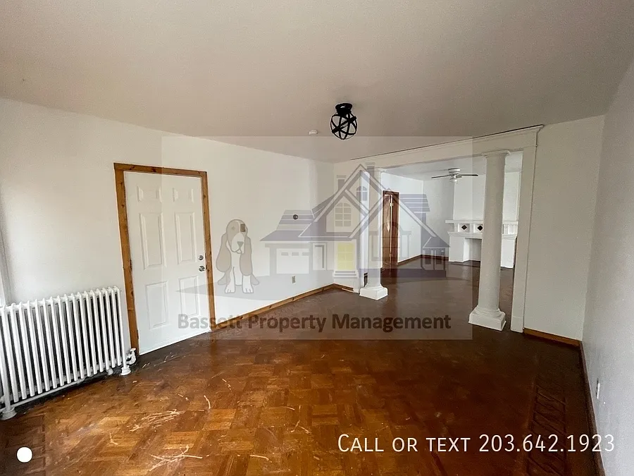 Includes 1 car garage — Photo 4