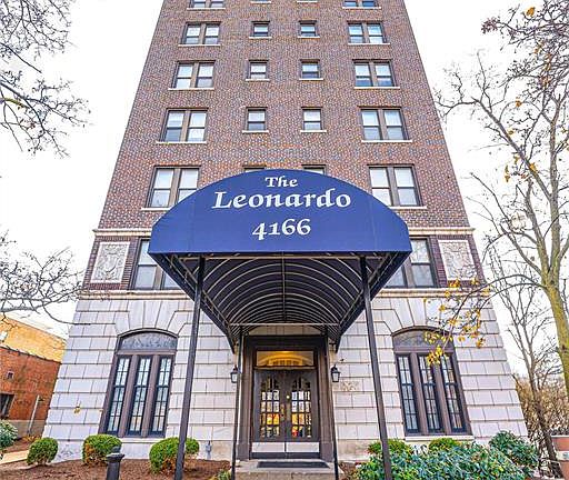 3rd image of 4166 Lindell Blvd