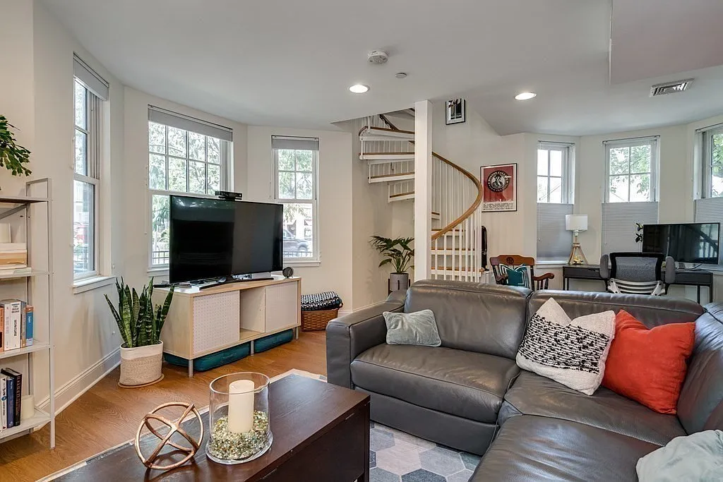 2 bed, 2.0 bath, 1245 sqft, $3,400 — Photo 4