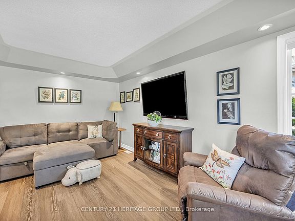 5th image of 3912 Durban Ln