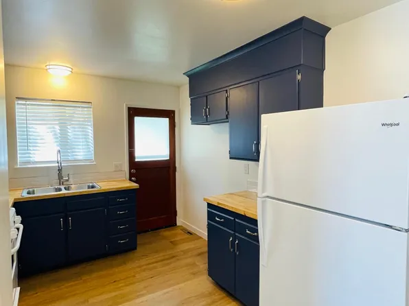414 W 10th St, Carson City, NV 89703