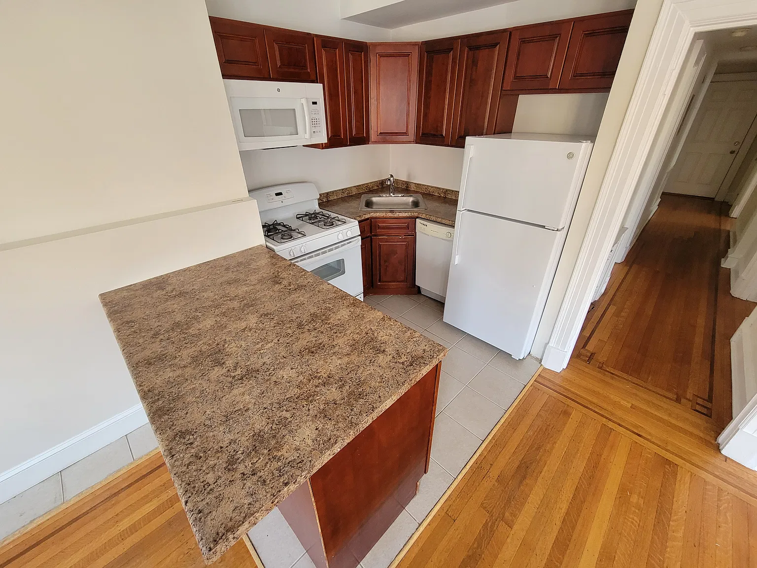 2 bed, 800 sqft, $1,650 — Photo 3