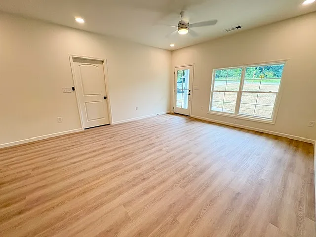 6901 Hunter Rd — Photo 4