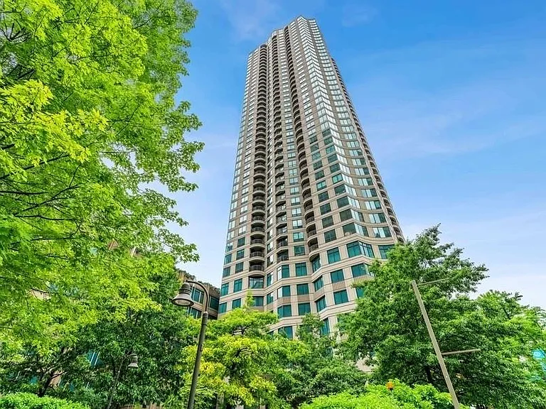 400 N La Salle Dr #1303 — Photo 1