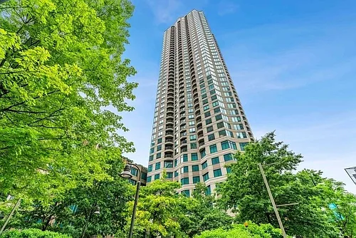 400 N La Salle Dr Photo 1
