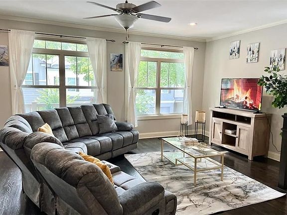 2nd image of 1398 Heights Park Dr SE