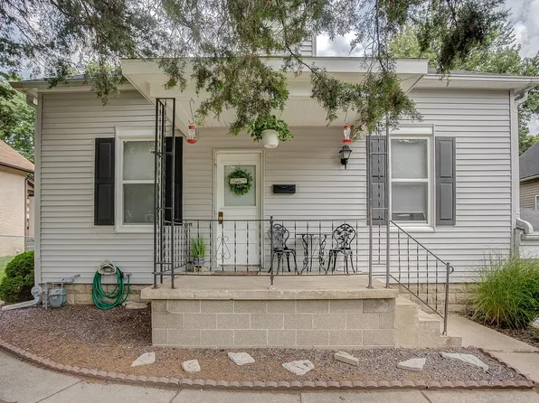 1323 Laurel St, Highland, IL 62249