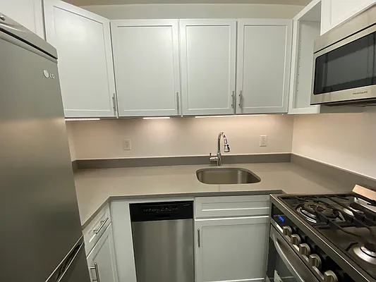 Rented by Stonehenge NYC LLC | media 9