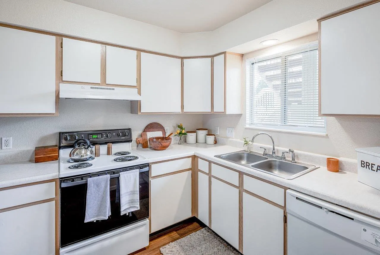 Steeplechase Apartments and Townhomes — Photo 3