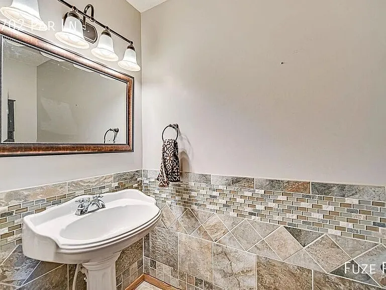 1702 Par Ln — Photo 43