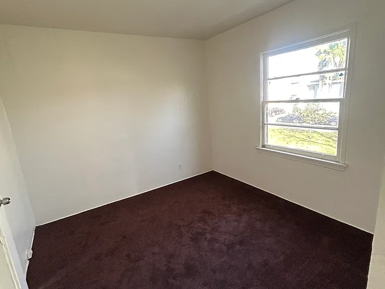 4333 8th Ave — Photo 7