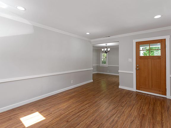 4th image of 10624 Bloomfield St