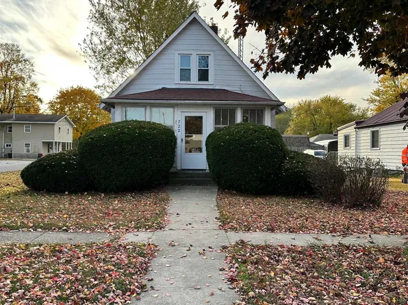 722 S Market St, Winamac, IN 46996