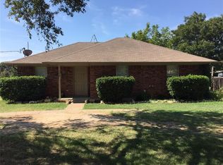 305 S 1st St, Rio Vista, TX 76093