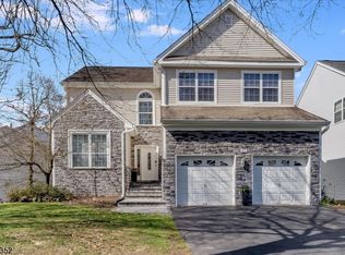 10 Lenape Trl, Cedar Grove, NJ 07009