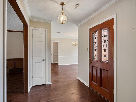5th image of 703 Cedar Brake Dr