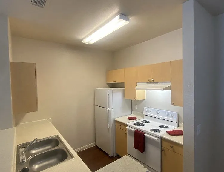 Westchester Woods Apartments — Photo 25