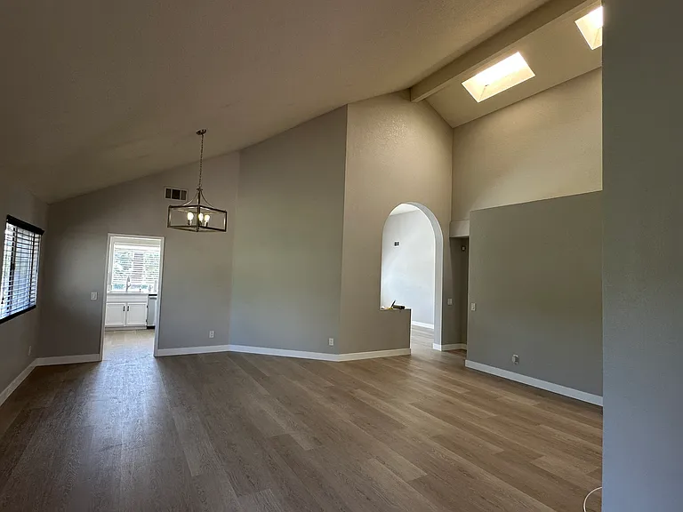 1314 Robert Ct — Photo 16