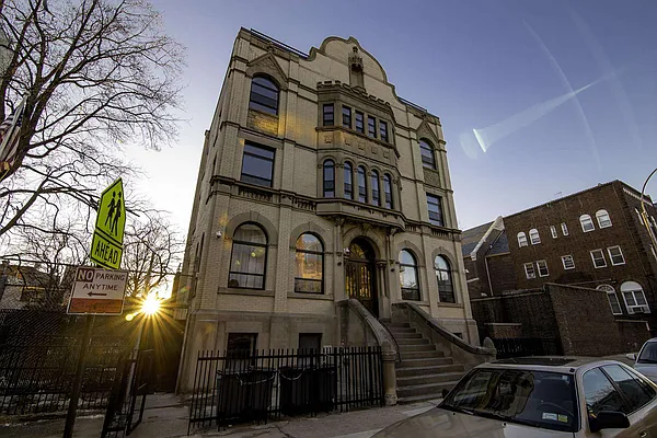 Rented by Nooklyn NYC LLC | media 43