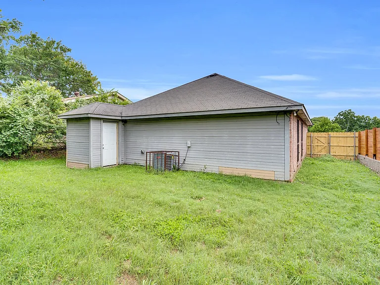 2520 Fatima Ave — Photo 18