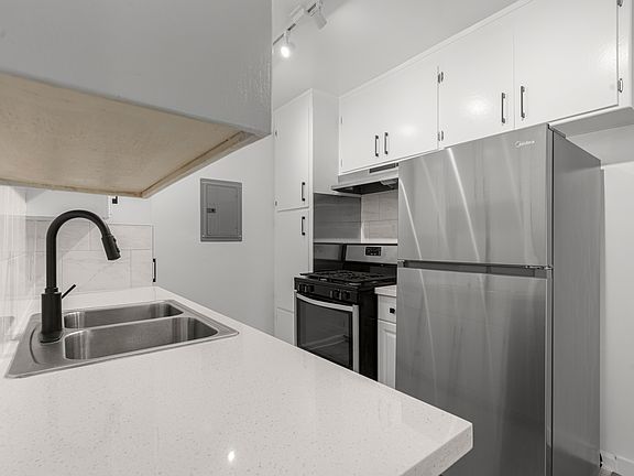 2nd image of 4061 Lafayette Pl APT 4