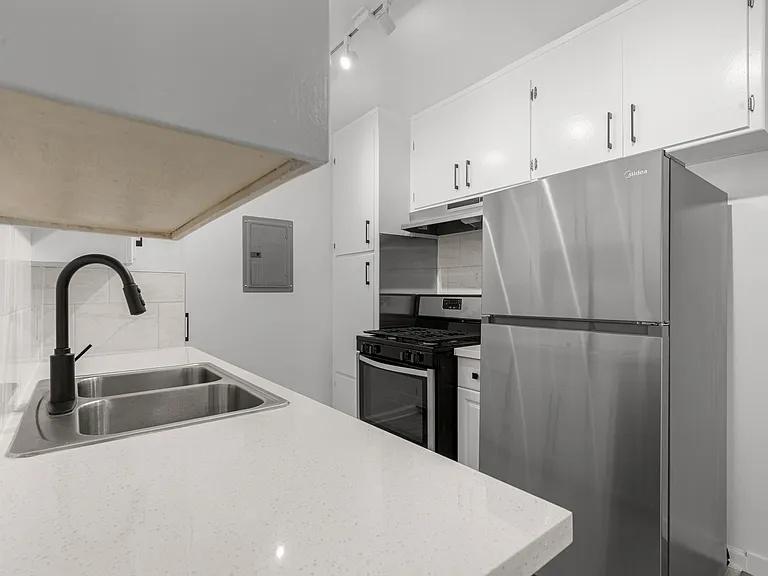 4061 Lafayette Pl #4 — Photo 2