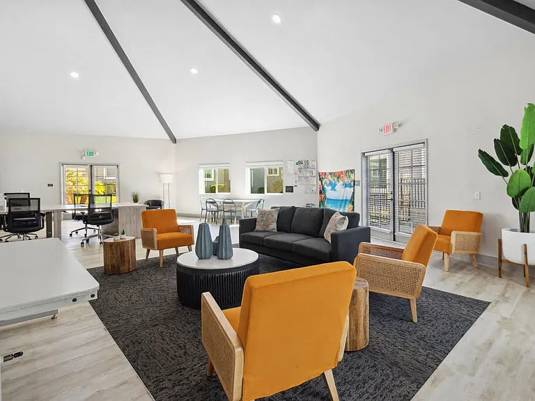 Park Crest Apartments — Photo 7