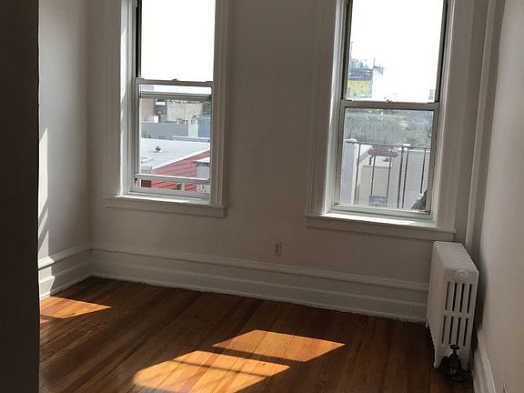 5th image of 2827 37th St APT 17