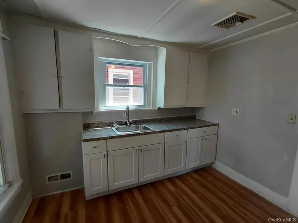 69 Greenkill Ave #2, Kingston, NY 12401