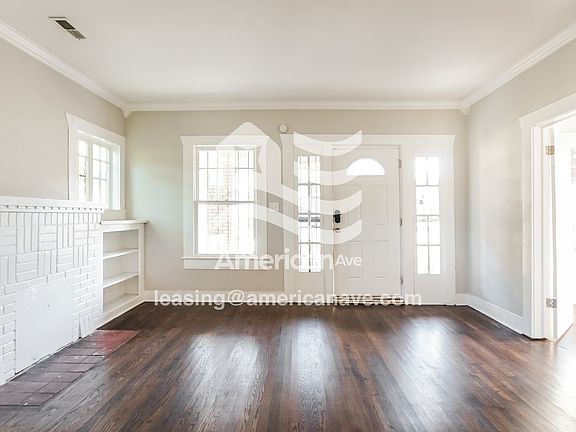 339528_002_living_room_13977676.jpg