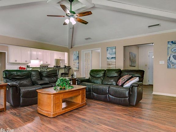 4th image of 4404 Suzanne Ave