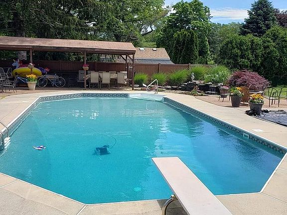 2nd image of 24 Cordwell Dr