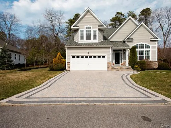 29 Wildflower Drive, Ridge, NY 11961