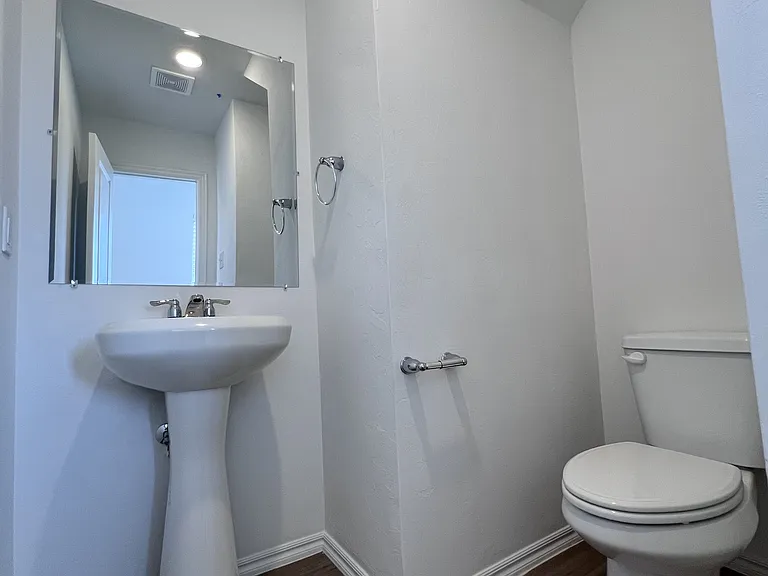 2317 Wolford Ct — Photo 5